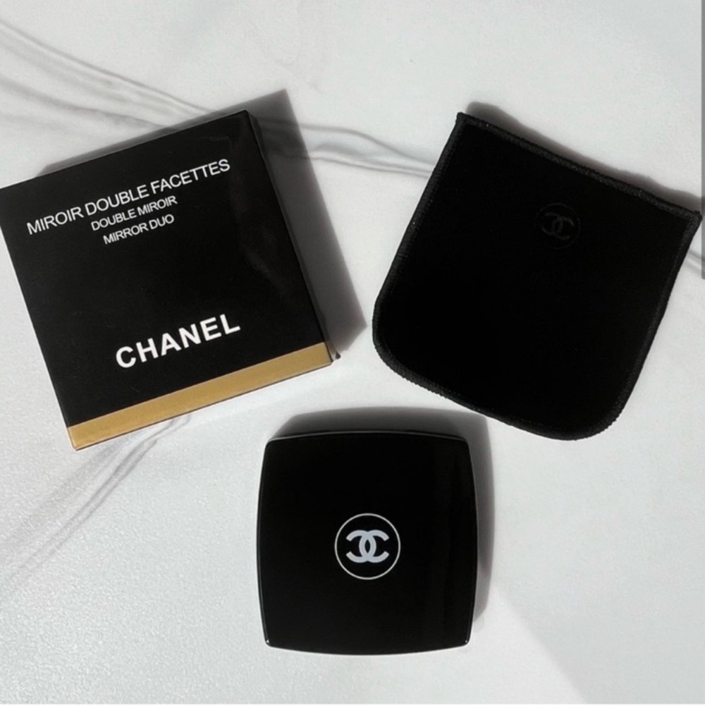 CHANEL Mirror Double Facettes in Black